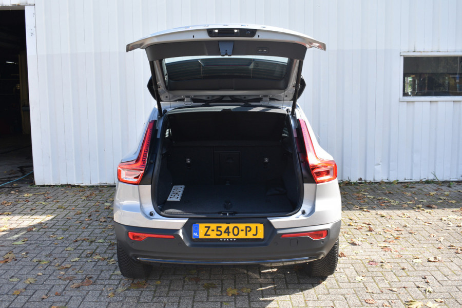 Volvo XC40 2.0 B4 Plus Dark | Blis | Stoel geheugen | Harman/kardon | Draadloos opladen |