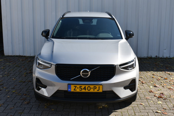 Volvo XC40 2.0 B4 Plus Dark | Blis | Stoel geheugen | Harman/kardon | Draadloos opladen |