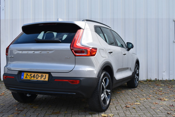 Volvo XC40 2.0 B4 Plus Dark | Blis | Stoel geheugen | Harman/kardon | Draadloos opladen |