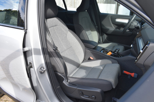 Volvo XC40 2.0 B4 Plus Dark | Blis | Stoel geheugen | Harman/kardon | Draadloos opladen |