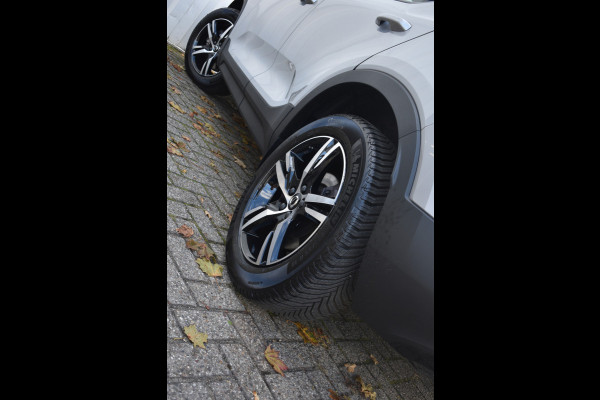 Volvo XC40 2.0 B4 Plus Dark | Blis | Stoel geheugen | Harman/kardon | Draadloos opladen |