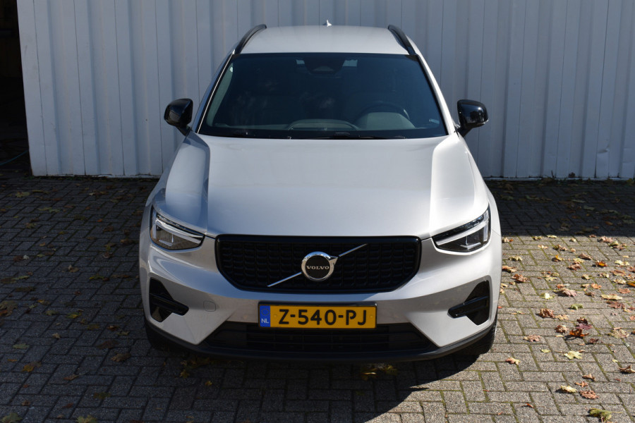 Volvo XC40 2.0 B4 Plus Dark | Blis | Stoel geheugen | Harman/kardon | Draadloos opladen |