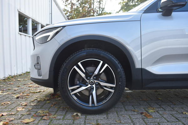 Volvo XC40 2.0 B4 Plus Dark | Blis | Stoel geheugen | Harman/kardon | Draadloos opladen |