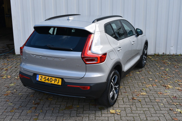 Volvo XC40 2.0 B4 Plus Dark | Blis | Stoel geheugen | Harman/kardon | Draadloos opladen |