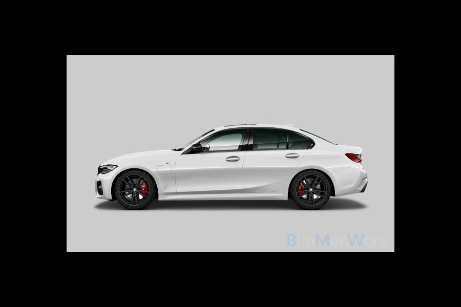 BMW 3-serie 330e M-Sport Pano M-Zetels HUD 19inch El-Klep Adp-onderstel