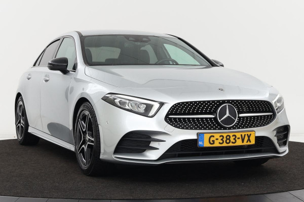 Mercedes-Benz A-Klasse 180 AMG | Carplay | Trekhaak | Widescreen | Stoelverwarming | Camera | Half leder | Navigatie | Park Assist | Sportstoelen