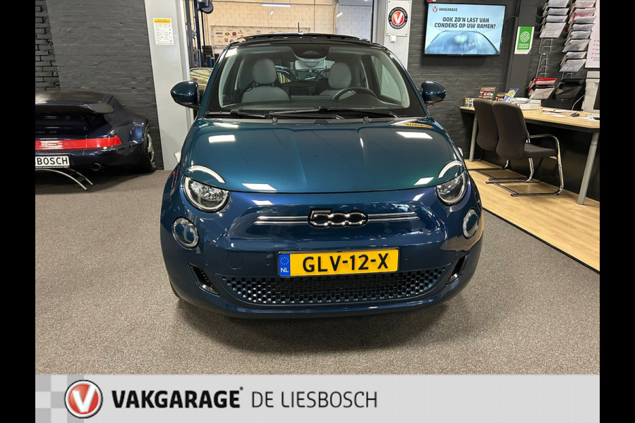 Fiat 500E Icon 42 kWh / Airco / camera / elektrisch bedienbaar Panoramadak / Navigatie / subsidie €2000,-