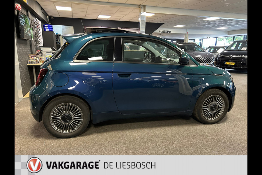 Fiat 500E Icon 42 kWh / Airco / camera / elektrisch bedienbaar Panoramadak / Navigatie / subsidie €2000,-