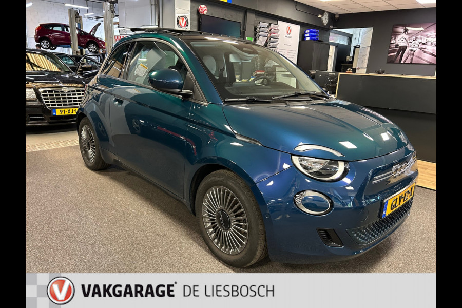 Fiat 500E Icon 42 kWh / Airco / camera / elektrisch bedienbaar Panoramadak / Navigatie / subsidie €2000,-