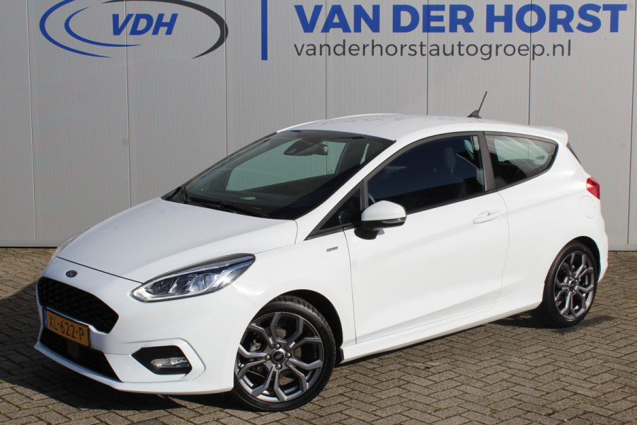 Ford Fiesta 1.0-125pk EcoBoost ST-Line. Erg nette en sportieve Ford Fiesta ! Volautomatische airco, LM wielen, cruise control, lane assist, parkeersensoren, verwarmd voorraam, navigatie, telefoon voorb., trekhaak etc.