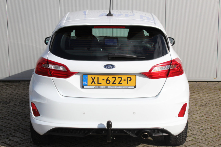 Ford Fiesta 1.0-125pk EcoBoost ST-Line. Erg nette en sportieve Ford Fiesta ! Volautomatische airco, LM wielen, cruise control, lane assist, parkeersensoren, verwarmd voorraam, navigatie, telefoon voorb., trekhaak etc.