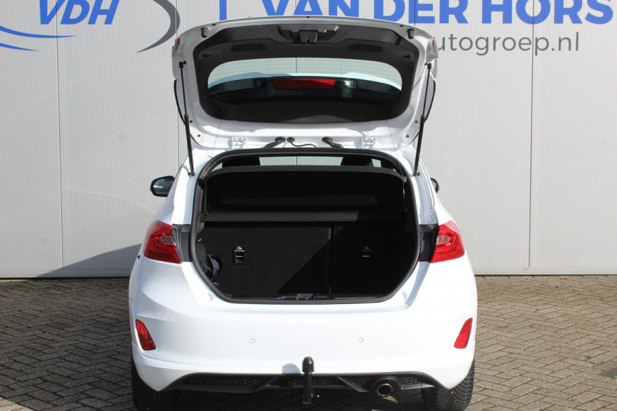 Ford Fiesta 1.0-125pk EcoBoost ST-Line. Erg nette en sportieve Ford Fiesta ! Volautomatische airco, LM wielen, cruise control, lane assist, parkeersensoren, verwarmd voorraam, navigatie, telefoon voorb., trekhaak etc.