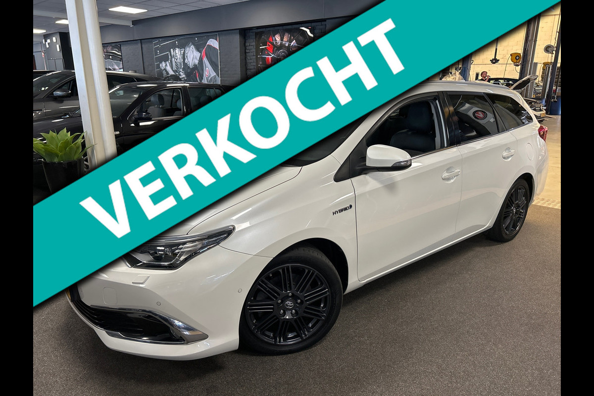 Toyota Auris Touring Sports 1.8 Hybrid Executive,pano,navi,trekhaak,boeken,cruisec,camera