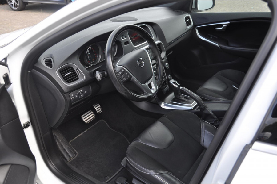 Volvo V40 T3 153PK Automaat Polar+ Sport / Cruise Control / Panoramadak / Stoelverwarming / DAB+ / Alcantara bekleding /