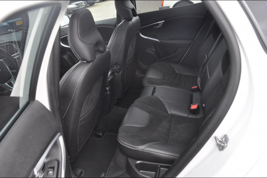 Volvo V40 T3 153PK Automaat Polar+ Sport / Cruise Control / Panoramadak / Stoelverwarming / DAB+ / Alcantara bekleding /