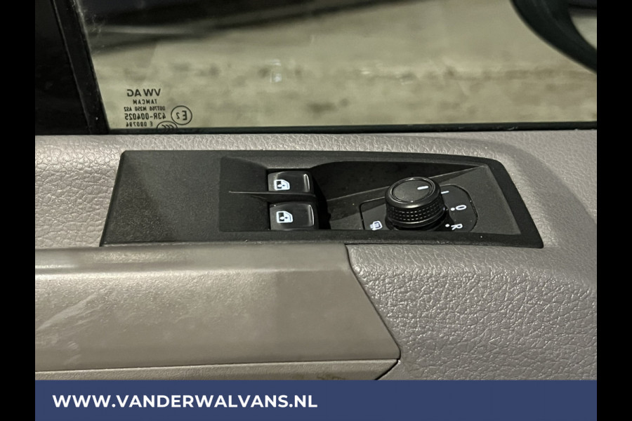 Volkswagen Crafter 2.0 TDI 141pk L3H3 L2H2 Euro6 Airco | Camera | Navigatie | Apple Carplay Android Auto, Cruisecontrol, Parkeersensoren, Bijrijdersbank