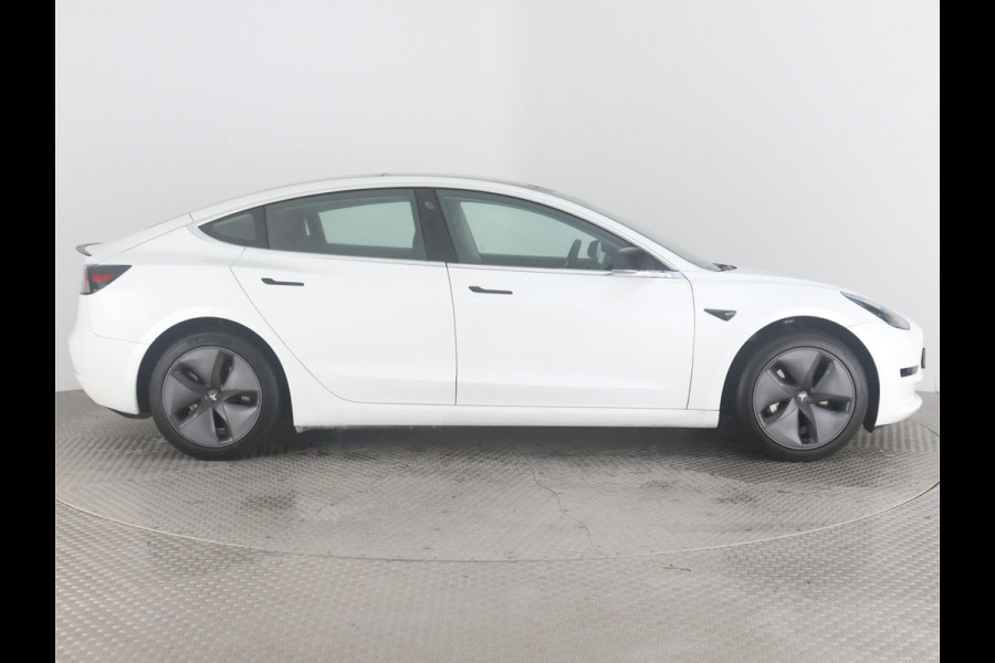 Tesla Model 3 BLACKSTYLE PANODAK STD RANGE RWD PLUS 60 kWH LEDER.NAVI.CAMERA.AUTOPILOT, STOELVERWARMING EN NOG VEEL MEER!