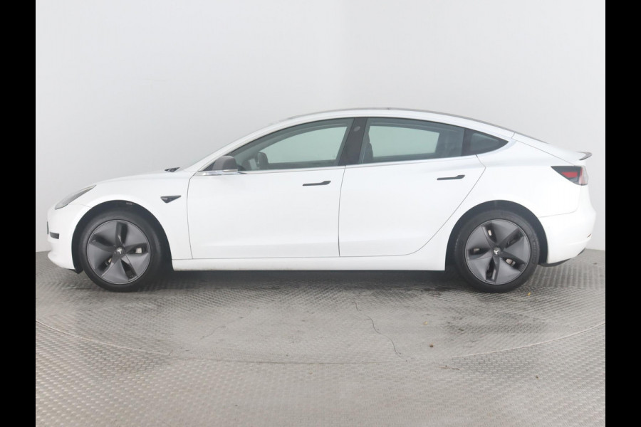 Tesla Model 3 BLACKSTYLE PANODAK STD RANGE RWD PLUS 60 kWH LEDER.NAVI.CAMERA.AUTOPILOT, STOELVERWARMING EN NOG VEEL MEER!