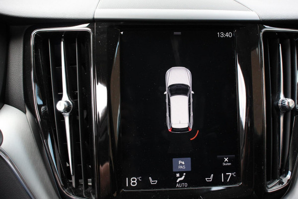 Volvo XC60 2.0 B4 190pk Geartronic Momentum | Navigatie | Climate Control | Electrisch bedienbare achterklep | Parkeer sensoren | Verwarmde voorstoelen | Extra getint glas | Camera