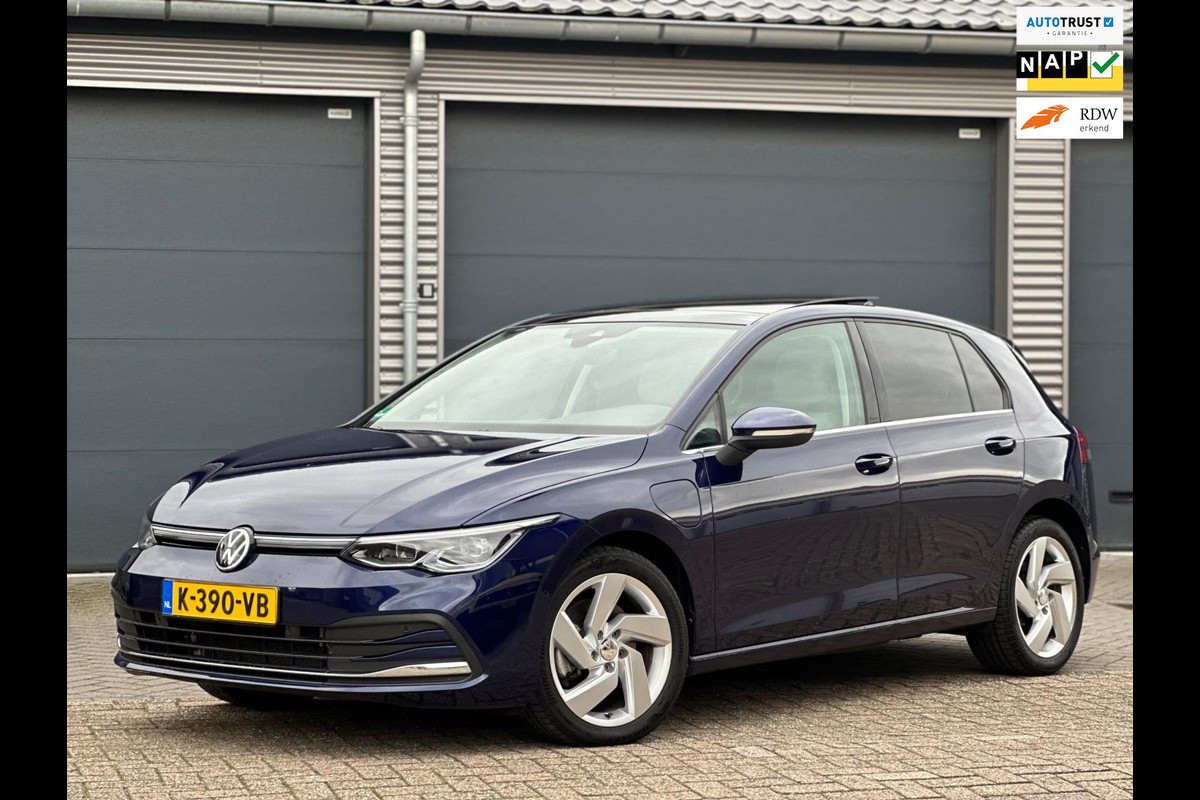 Volkswagen Golf 1.4 eHybrid STYLE, PANORAMADAK, SPORTINTERIEUR, TREKHAAK, NL AUTO MET NATIONALE AUTO PAS