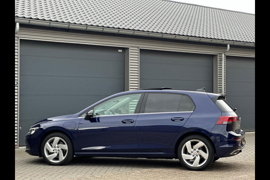 Volkswagen Golf 1.4 eHybrid STYLE, PANORAMADAK, SPORTINTERIEUR, TREKHAAK, NL AUTO MET NATIONALE AUTO PAS