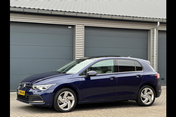 Volkswagen Golf 1.4 eHybrid STYLE, PANORAMADAK, SPORTINTERIEUR, TREKHAAK, NL AUTO MET NATIONALE AUTO PAS