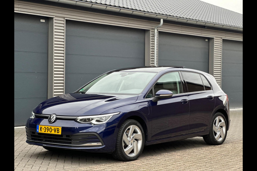 Volkswagen Golf 1.4 eHybrid STYLE, PANORAMADAK, SPORTINTERIEUR, TREKHAAK, NL AUTO MET NATIONALE AUTO PAS