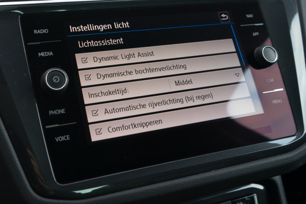 Volkswagen Tiguan 1.4 TSI ACT Highline Business R / Virtual Cockpit/ Adaptive Cruise Control/ Panoramadak/ Trekhaak/ 110kW (150PK)