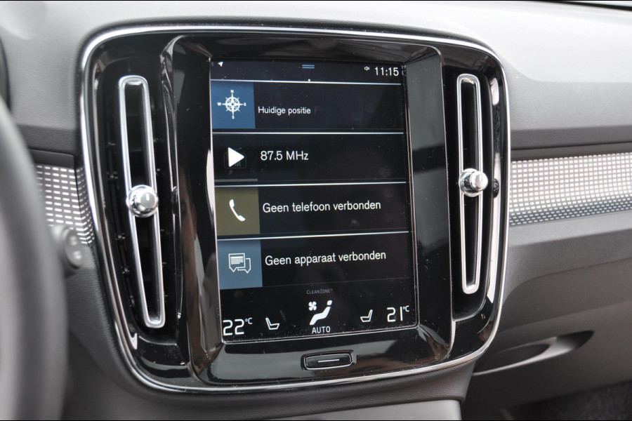 Volvo XC40 T5 262PK Automaat Recharge R-Design / Adaptieve cruise control / Panoramadak / Keyless entry / Parkeersensoren met camera / Stoel en stuurverwarming / Trekhaak / Apple CarPlay / BLIS