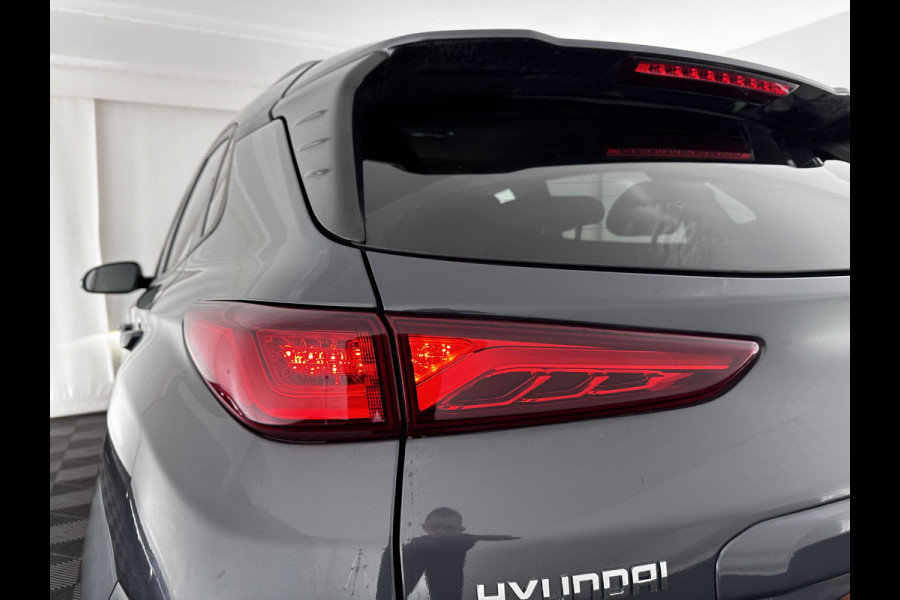 Hyundai Kona EV Premium 64 kWh (INCL-BTW) *VOLLEDER | HEAD-UP | FULL-LED | NAVI-FULLMAP | DAB | ADAPTIVE-CRUISE | KRELL-AUDIO | KEYLESS | CAMERA | BLIND-SPOT | LANE-ASSIST | VIRTUAL-COCKPIT | COMFORT-SEATS | 17''ALU*