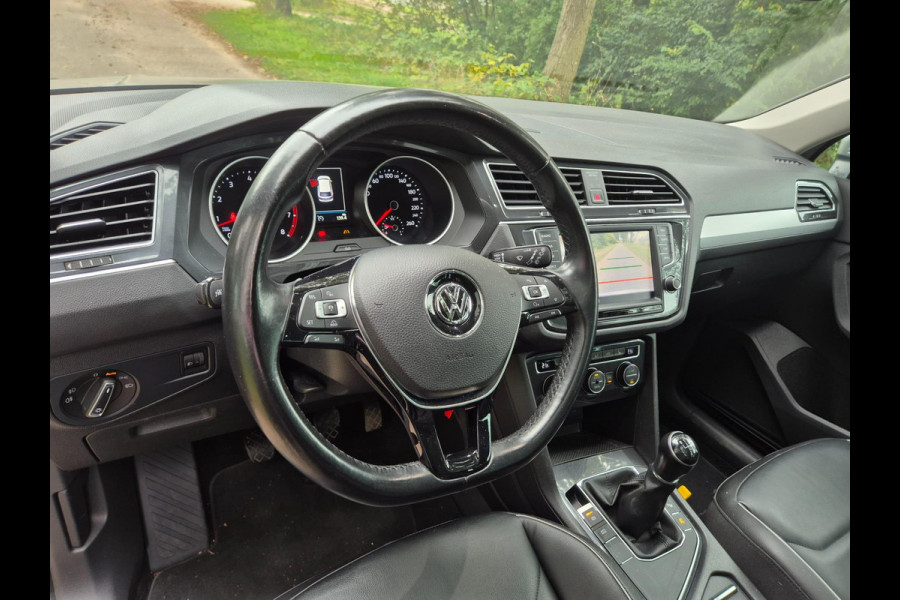 Volkswagen Tiguan 1.4 TSI ACT Highline / PANORAMADAK / LEER / EL. STOEL