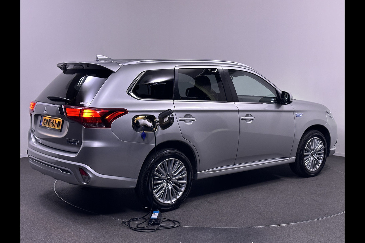 Mitsubishi Outlander 2.4 Intense Plug in Hybrid PHEV | Alcantara Sportstoelen | Apple Carplay | Camera | DAB | L.M. 18" |