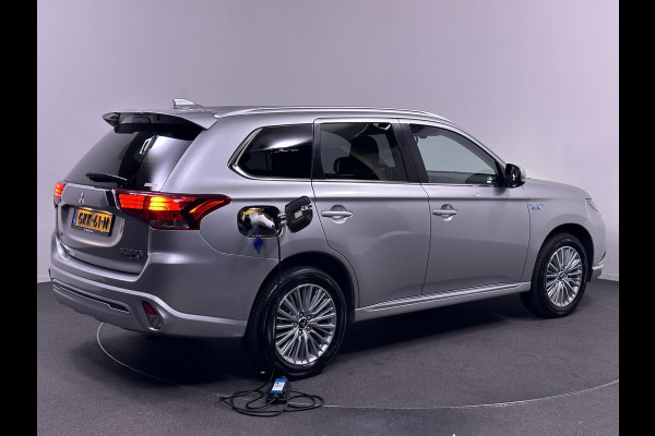 Mitsubishi Outlander 2.4 Intense Plug in Hybrid PHEV | Alcantara Sportstoelen | Apple Carplay | Camera | DAB | L.M. 18" |