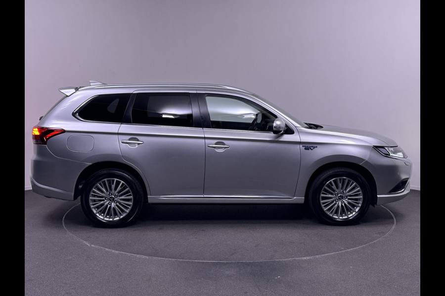 Mitsubishi Outlander 2.4 Intense Plug in Hybrid PHEV | Alcantara Sportstoelen | Apple Carplay | Camera | DAB | L.M. 18" |