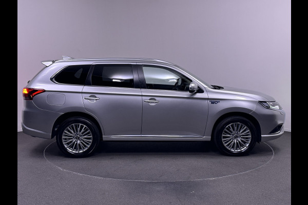 Mitsubishi Outlander 2.4 Intense Plug in Hybrid PHEV | Alcantara Sportstoelen | Apple Carplay | Camera | DAB | L.M. 18" |