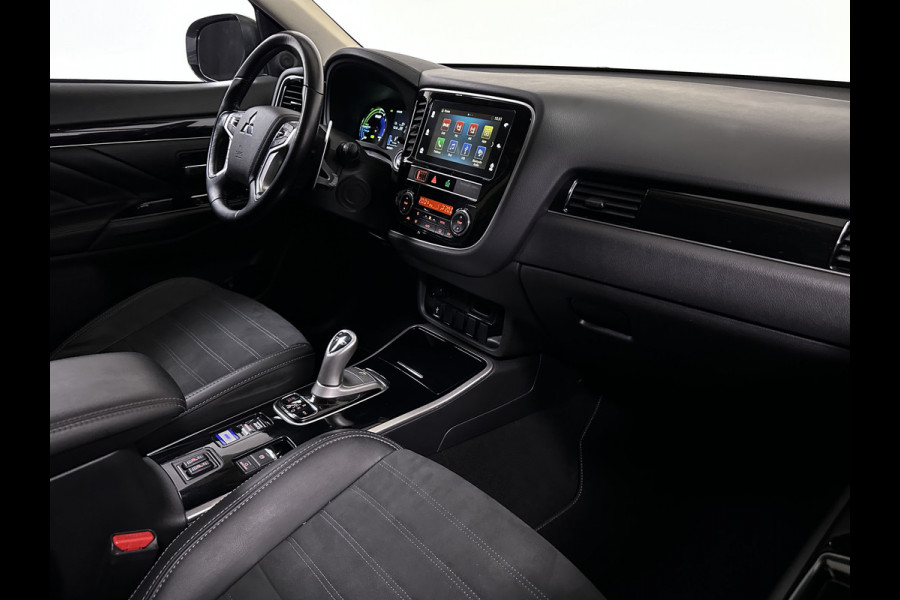 Mitsubishi Outlander 2.4 Intense Plug in Hybrid PHEV | Alcantara Sportstoelen | Apple Carplay | Camera | DAB | L.M. 18" |