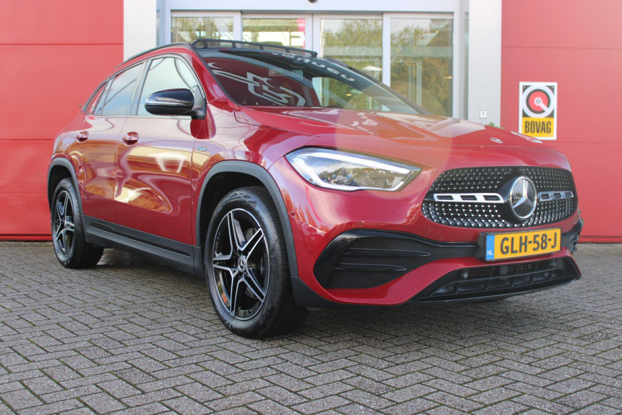 Mercedes-Benz GLA 250 e 218PK AUTOMAAT BUSINESS SOLUTION AMG LIMITED | PANORAMISCH SCHUIF/KANTEL DAK | ELEKTRISCHE ACHTER KLEP | ELEKTRISCH VERSTELBARE VOORSTOELEN MET GEHEUGEN | LED MATRIX KOPLAMPEN | STOEL VERWARMING | KEYLESS ENTRY/START | NAVIGATIE | DAB+ RADIO | ADAPTIVE CRUISE CONTROL | SFEER VERLICHTING | 19" LICHTMETALEN VELGEN | PARKEERSENSOREN VOOR EN ACHTER | ACHTERUITRIJCAMERA |