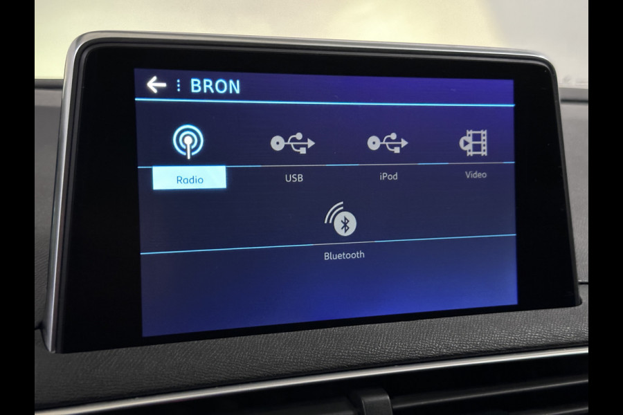 Peugeot 5008 1.2 PureTech GT-Line 7 Persoons | Carplay | Camera | Trekhaak Afneembaar | Navi | Dode Hoek Detectie | Stoel Verwarming | DAB | Lane Assist |