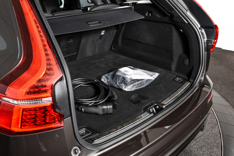 Volvo XC60 2.0 Recharge T6 AWD Plus Dark | S/K-Panodak | Dig. Cockpit | Adapt. Cruise | Memory Stoelen | Elek. Klep | Stoel-+stuurverw. | Camera | NAV+App. Connect | LM 19" | 1392