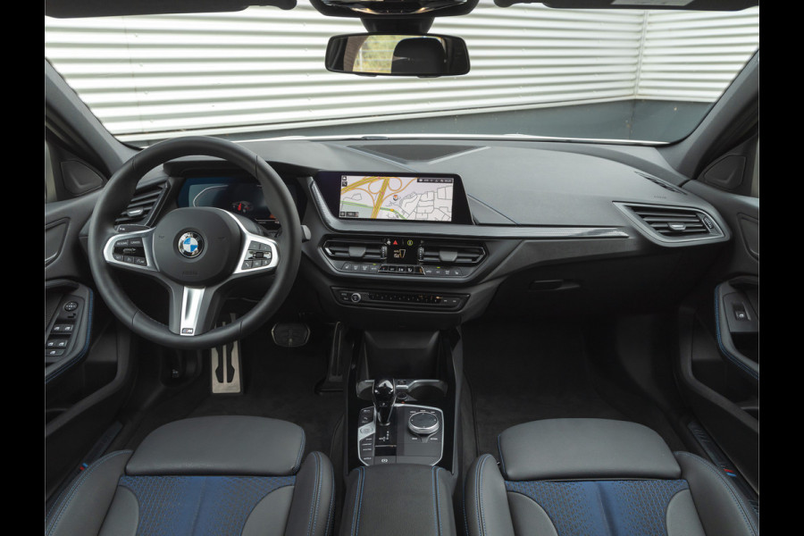 BMW 1-serie 118i M-Sport - Live Cockpit Prof - Hifi - LED - Stoelverwarming