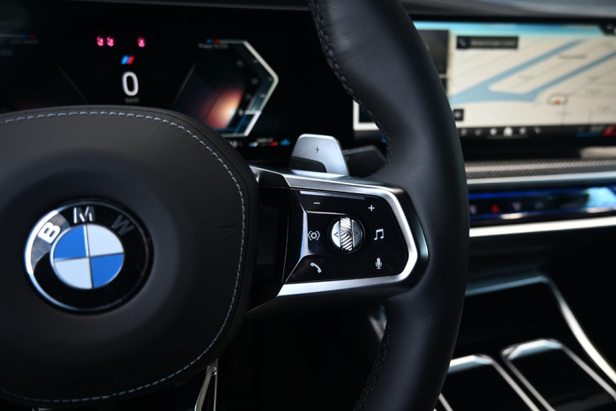 BMW 7 Serie 740d xDrive *M-Sport Pro / Bowers & Wilkins / Panorama / HUD / Surround View / Standverwarming*