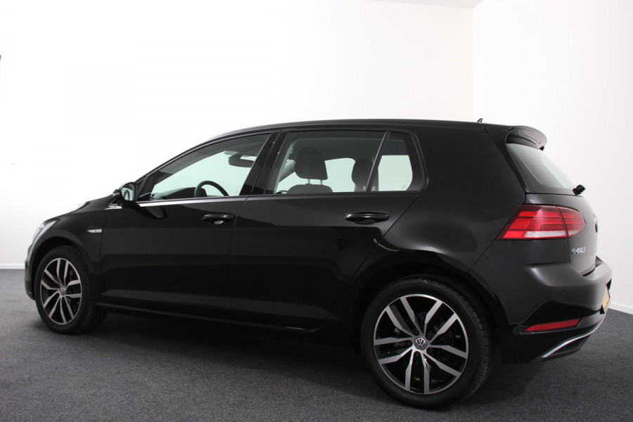 Volkswagen e-Golf € 2000,- subsidie mogelijk particulier! | Navigatie | Climate Control | Adaptieve Cruise Control | 17" Velgen |