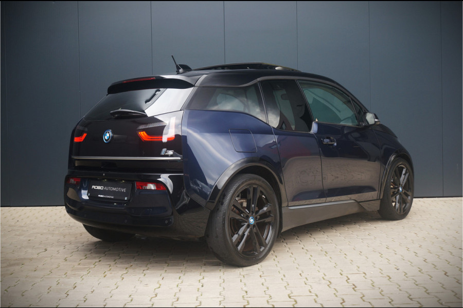 BMW i3 S Executive Edition 120Ah 42 kWh | Panoramadak | Harman Kardon | Leer | Warmtepomp | Adaptive Cruise Control | Navigatie | Keyless | Parkeersensoren | Stoelverwarming | Apple Carplay | Camera | Dealer Onderhouden | NAP | 1e