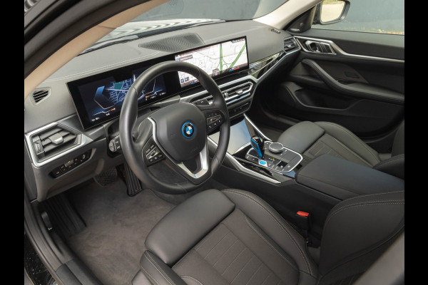 BMW i4 eDrive35 - Trekhaak - Driving Ass - ACC - Harman Kardon - Stoelverwarming