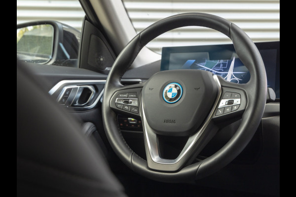 BMW i4 eDrive35 - Trekhaak - Driving Ass - ACC - Harman Kardon - Stoelverwarming