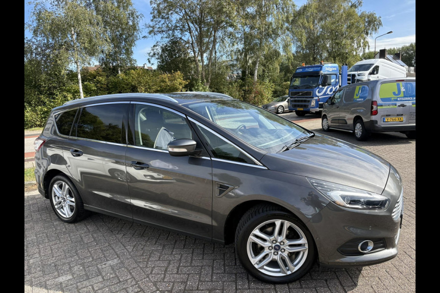 Ford S-Max 1.5 Ecoboost Titanium 7pers Full LED | Achteruitrijcamera | Sony Audio | Stoelverwarming | Elektrische Achterklep | Apple Carplay / Android Auto