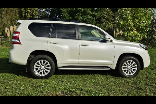 Toyota Land Cruiser 2.8 D-4D Executive 7p. NWST 44DKM DVD LUCHTVERING 7 ZITS LEDER ETC