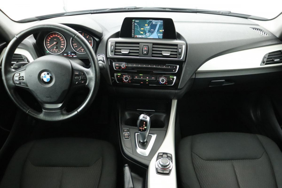 BMW 1-serie 116d Executive | Stoelverwarming | Full LED | Navigatie | Climate control | PDC | Cruise control | Bluetooth