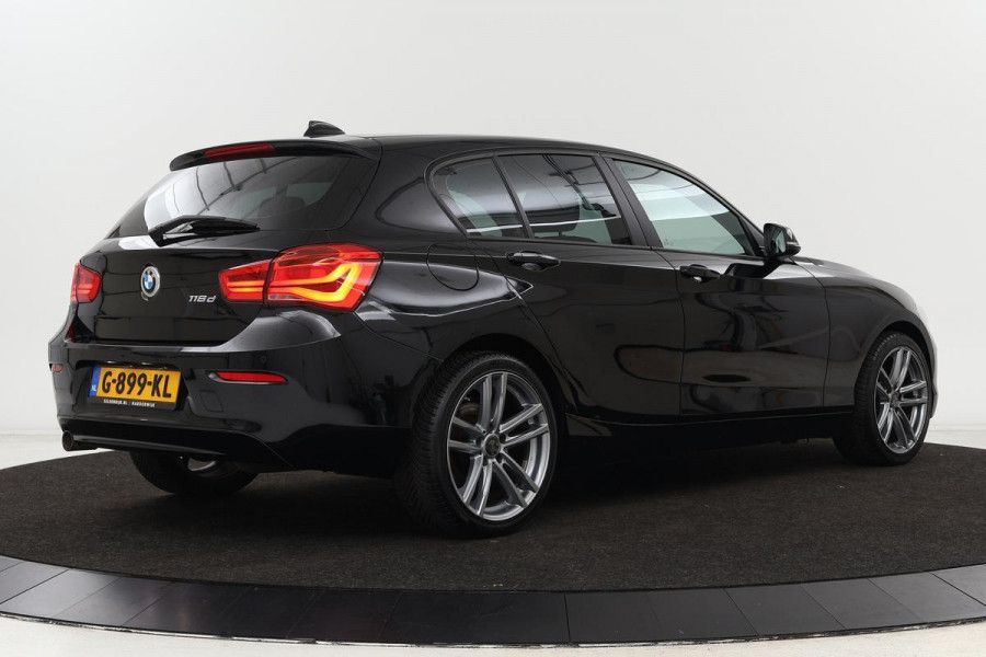 BMW 1-serie 116d Executive | Stoelverwarming | Full LED | Navigatie | Climate control | PDC | Cruise control | Bluetooth