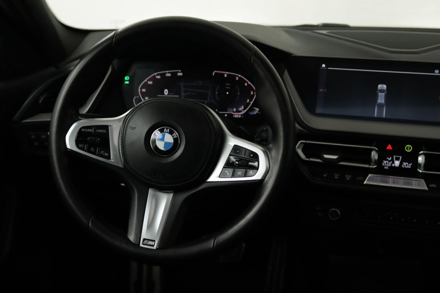 BMW 1-serie 118i High Executive Edition Automaat (PANO, SFEERV, NAVI, LEDER, CRUISE, PDC, STOELV, NL-AUTO, GOED ONDERHOUDEN)